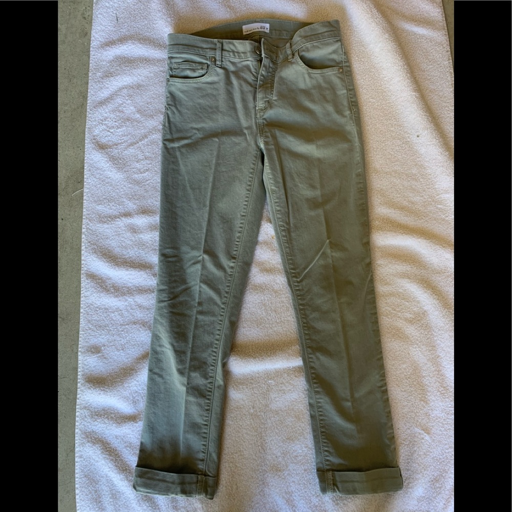 Loft skinny crop pants with rolled cuffs.